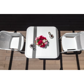 Стіл Tilia Osaka 90x90 см ніжки пластикові колір дерево